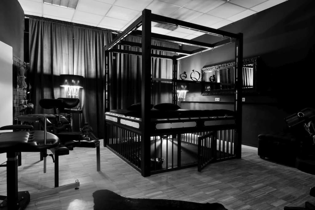 Fetischhaus Sm Apartment/Ferienwohnung Βιζμπάντεν Εξωτερικό φωτογραφία